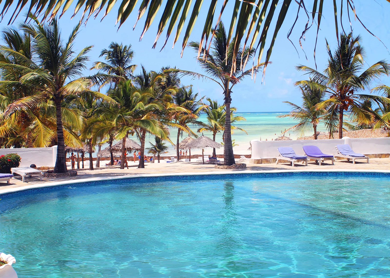 Jumbo Resort Watamu — piscina e spiaggia sull'Oceano Indiano