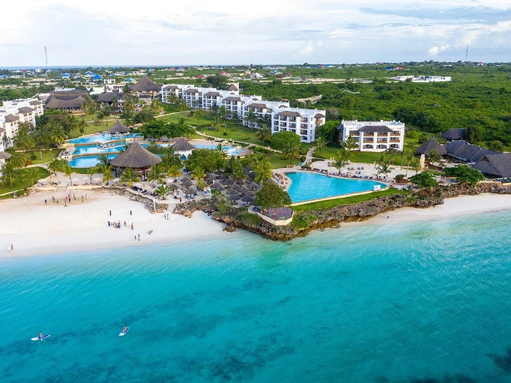Royal Zanzibar Beach Resort — vista aerea della spiaggia di Nungwi e delle piscine