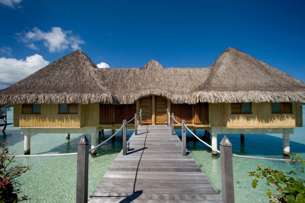 Poevai Overwater Suite — due bungalow collegati sopra la laguna