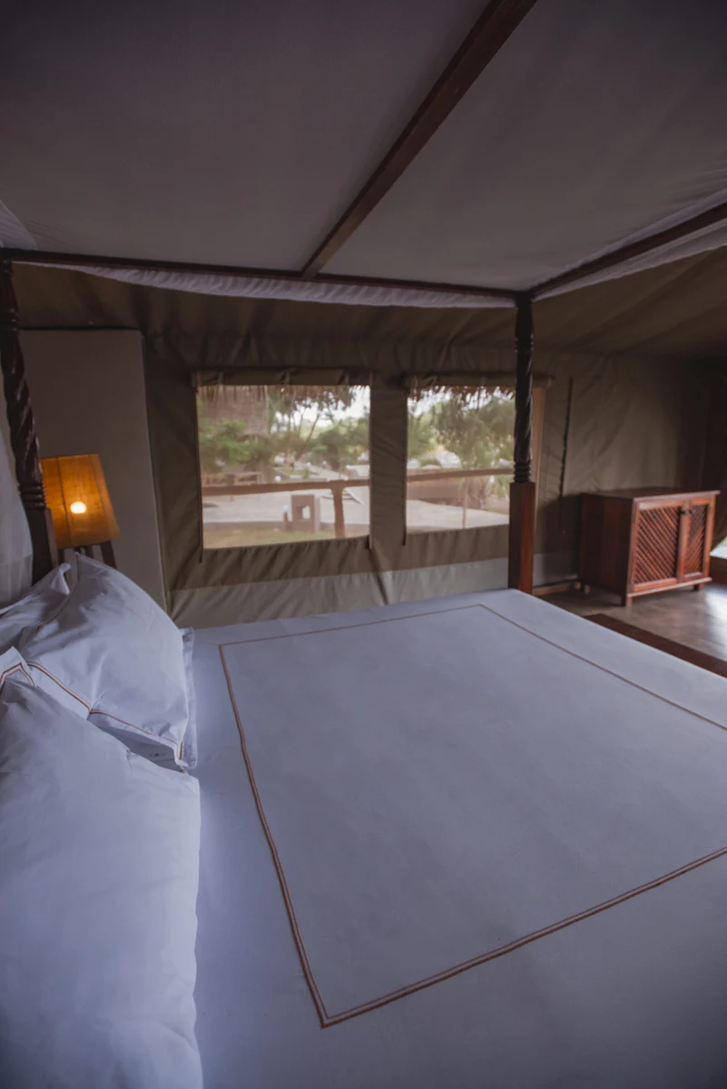 Doa Doa Safari Camp — interno della camera tendata Deluxe